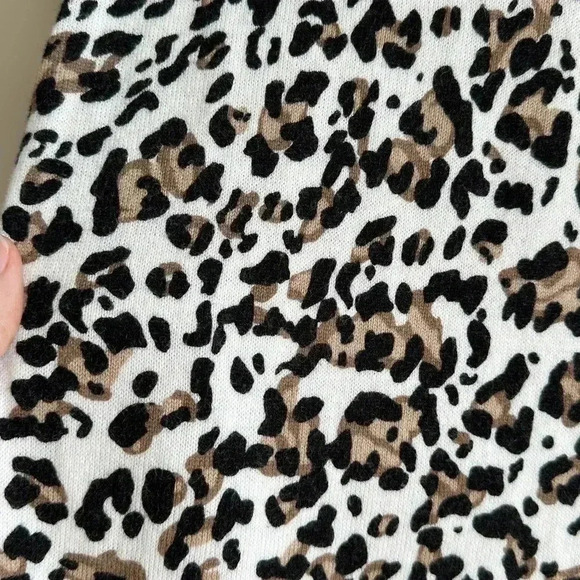 Talbots Cheetah Leopard Print Light Sweater, White and Brown, Size Medium - Picture 14 of 16